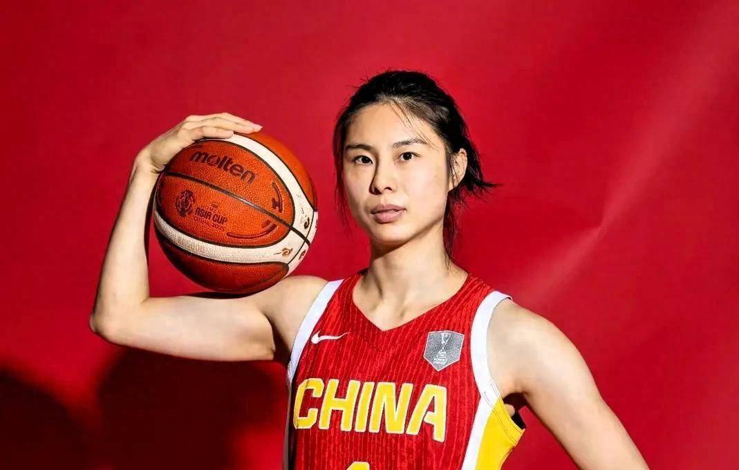 关于轻松！杨舒予16分钟得分上双王思雨7助攻盘活进攻的信息