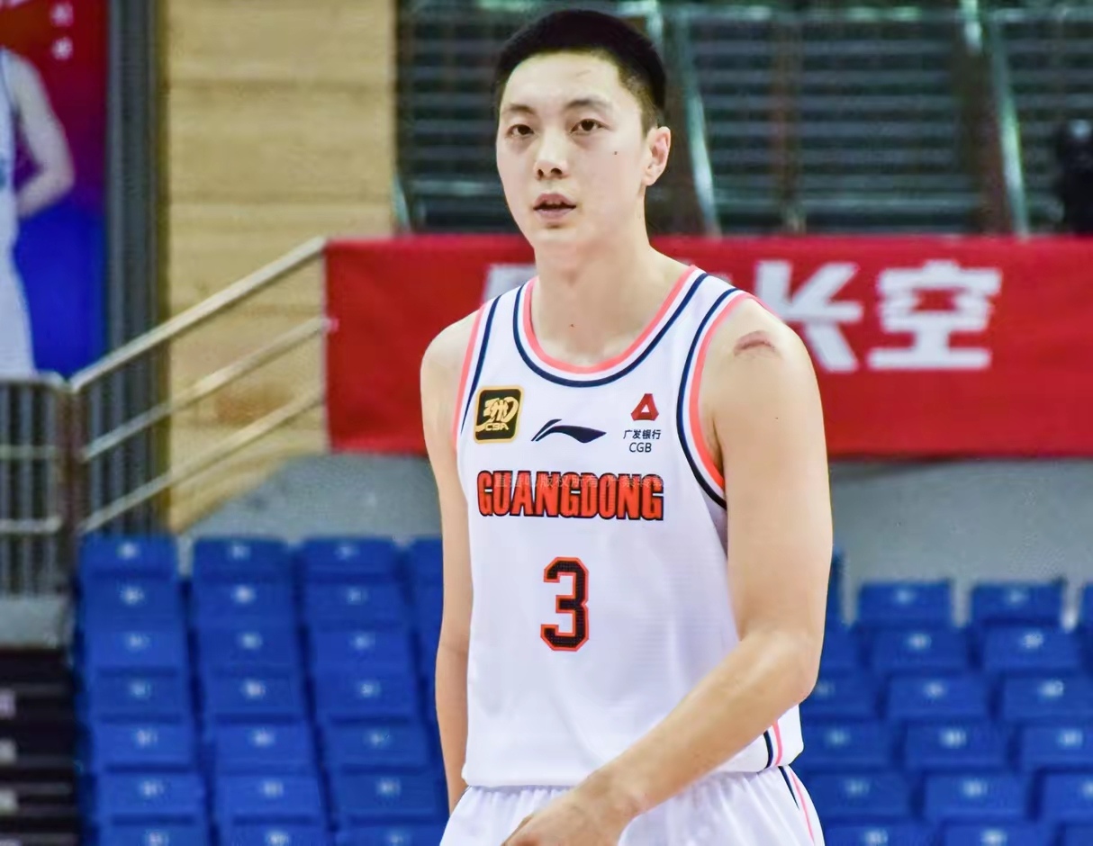 包含北控死守陈国豪要价徐杰，广东拒做亏本买卖，福建瞄准广厦冠军中锋的词条