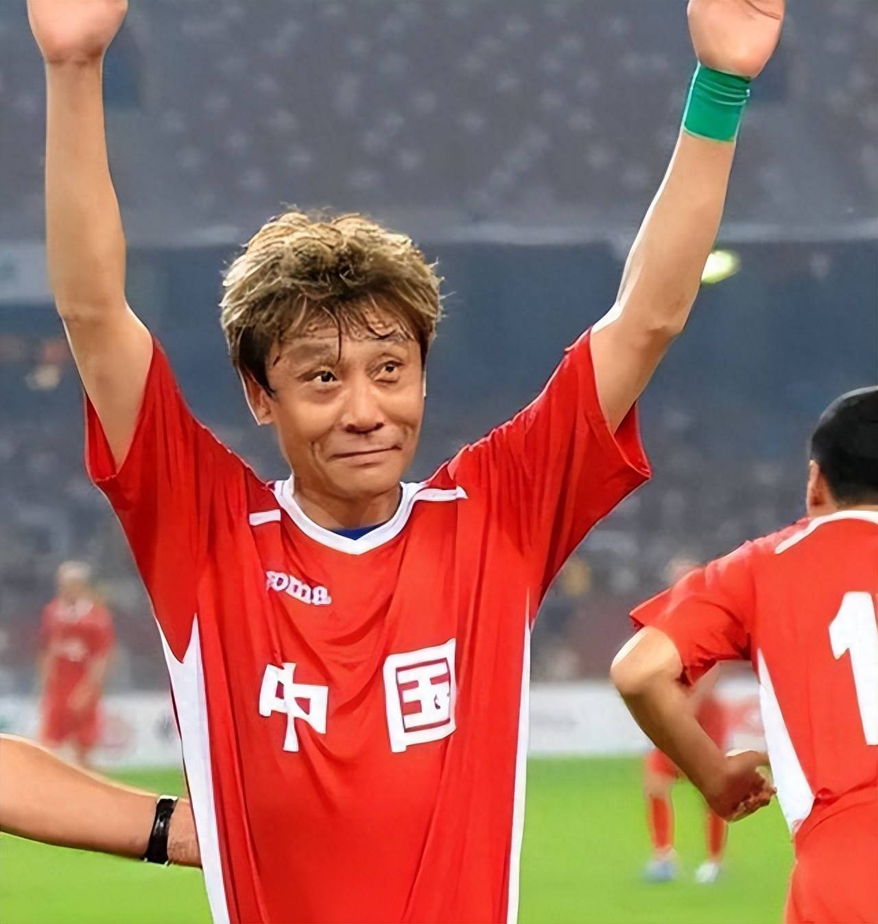 开云体育入口-20年前，那个让那英甘愿“未婚生子”的前国脚高峰，如今过得怎样的简单介绍